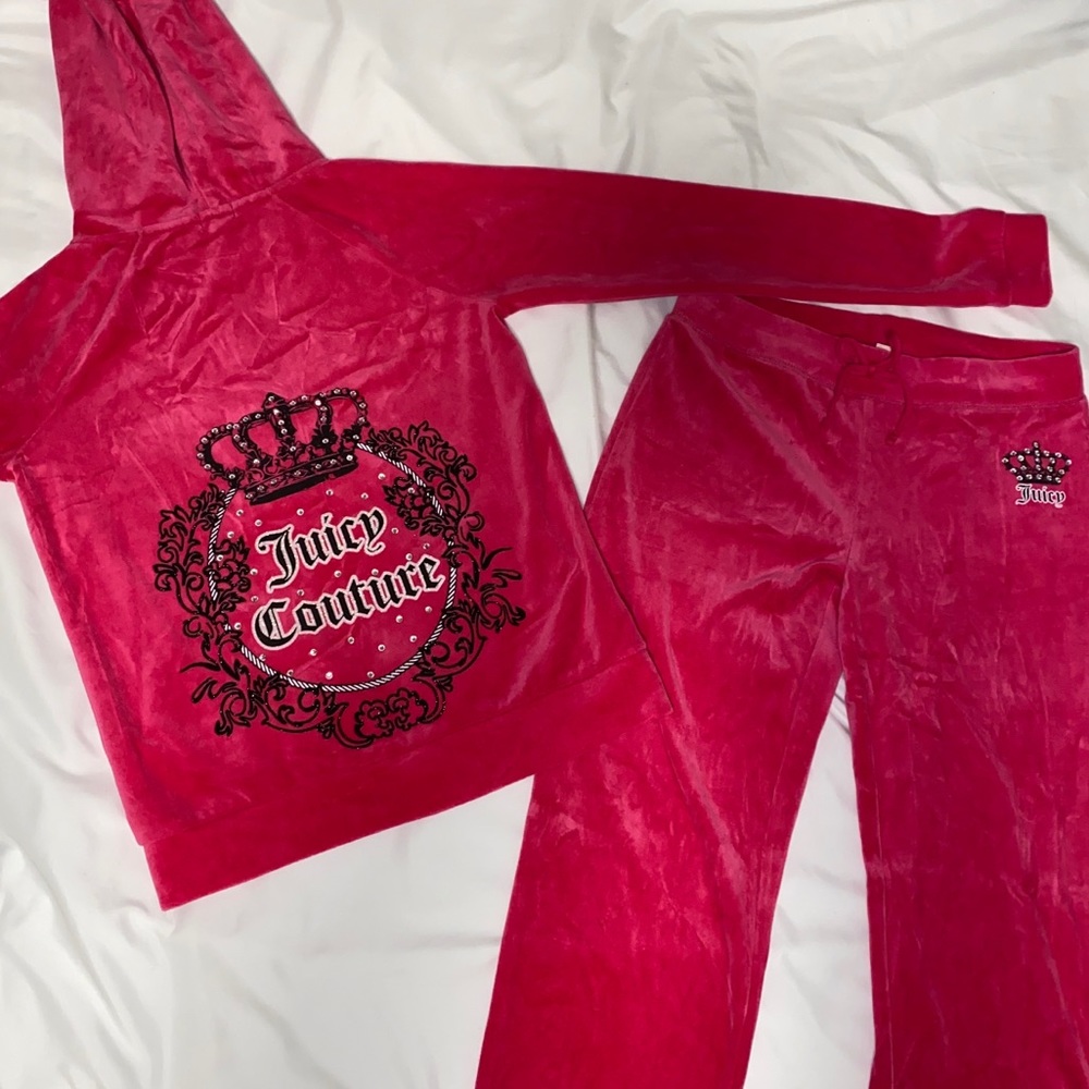 SOLD 2000’s RARE Hot Pink Juicy Couture Sweatsuit